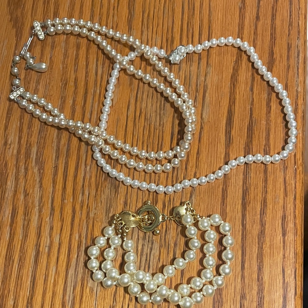 Pearl Necklace and Bracelet Set